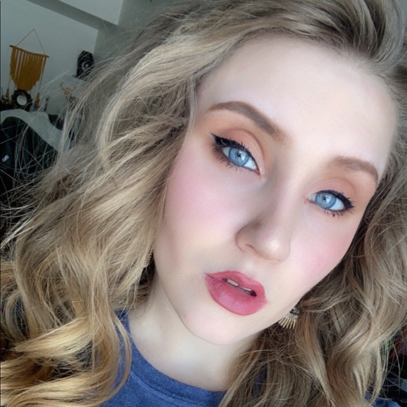 Meet your Posher, Mackenzie - Picture 1 of 1